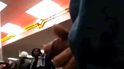 ผู้คุม fucks วีดีโอ โป้ ๆ นักโทษและเพื่อนร่วมงานในตูดในอาณานิคม