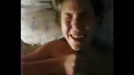 นักดนตรีร็อค fucks นั ง โป วีดีโอ แฟนสาว เซ็กส์อย่างหนักในสระแชมเปญ