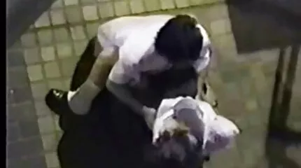 เจ้าของ หนัง เชั ก วีดีโอ fucks ผู้เช่าในตูด
