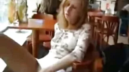 พวกเขาตีหญิงสาวในตูดและหี วีดีโอ หนัง โป็