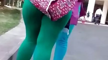 ให้ blowjob และคว้าถุงอัณฑะ ดู วี โอ โป๊