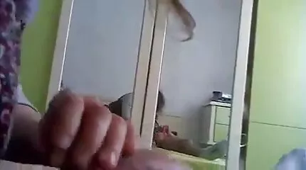 Fucks ด้วยการพ่นและดื่มปัสสาวะของเขา วิ ดิ โอ โป็